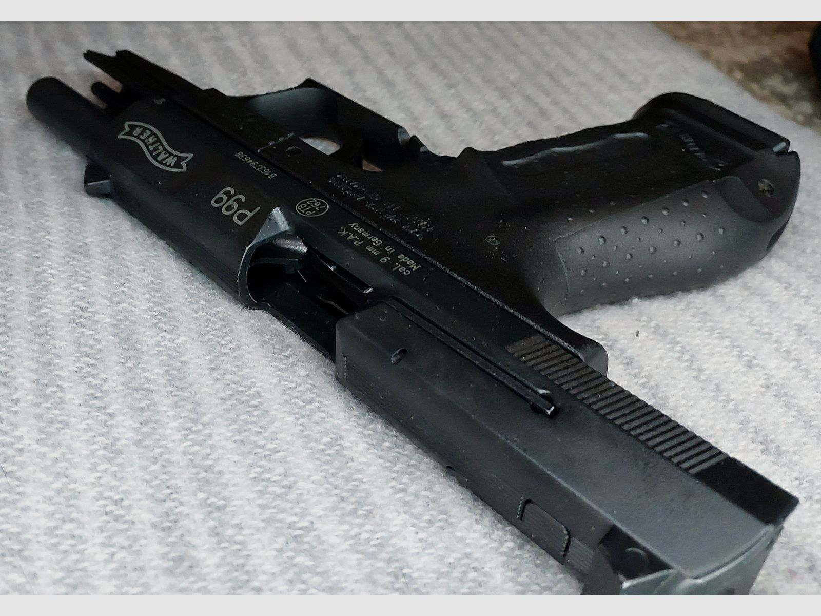 Pistola de fogueo Walther P99 9mm P.A.K. (PTB 762) con multisalida