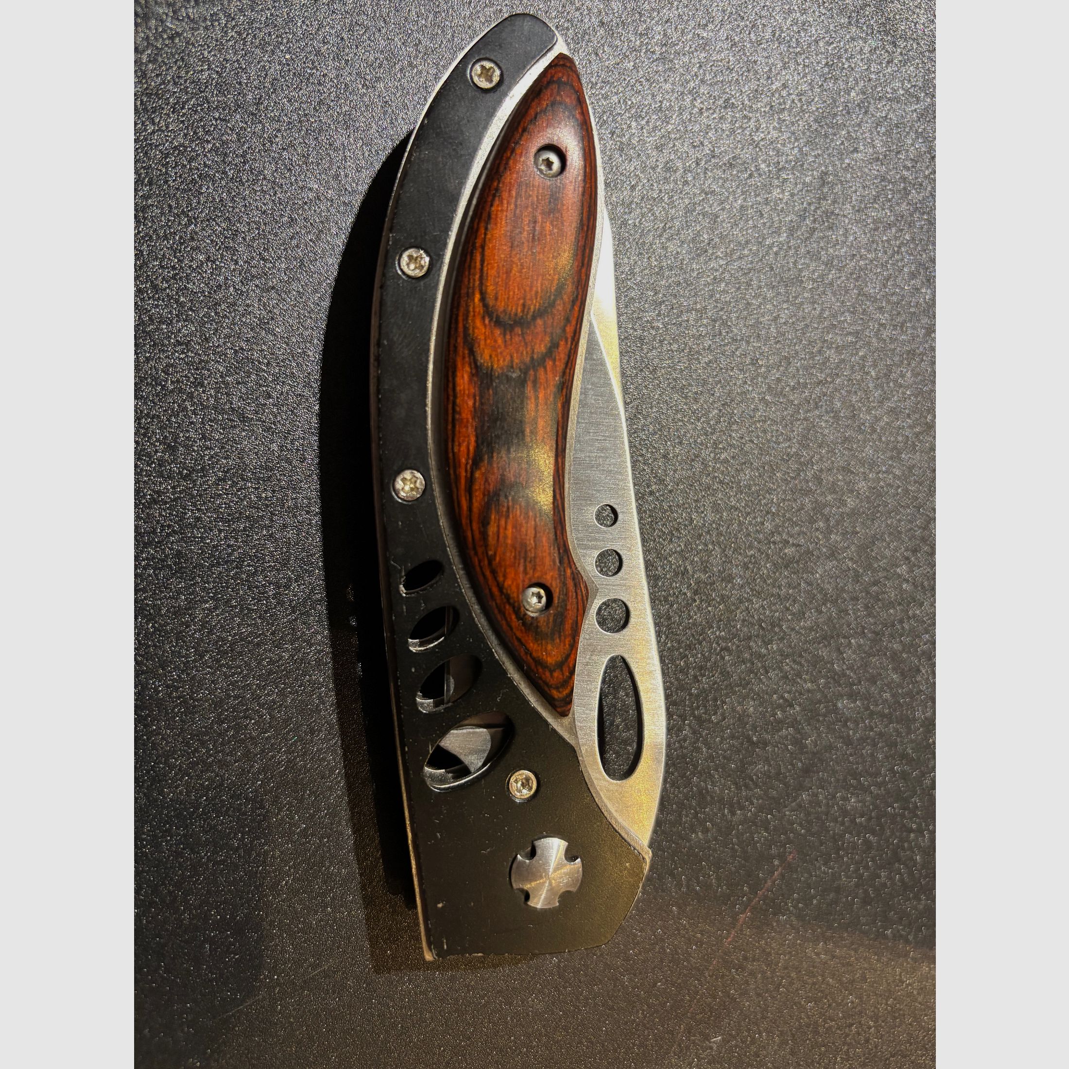 Navaja plegable con madera, pieza de vitrina