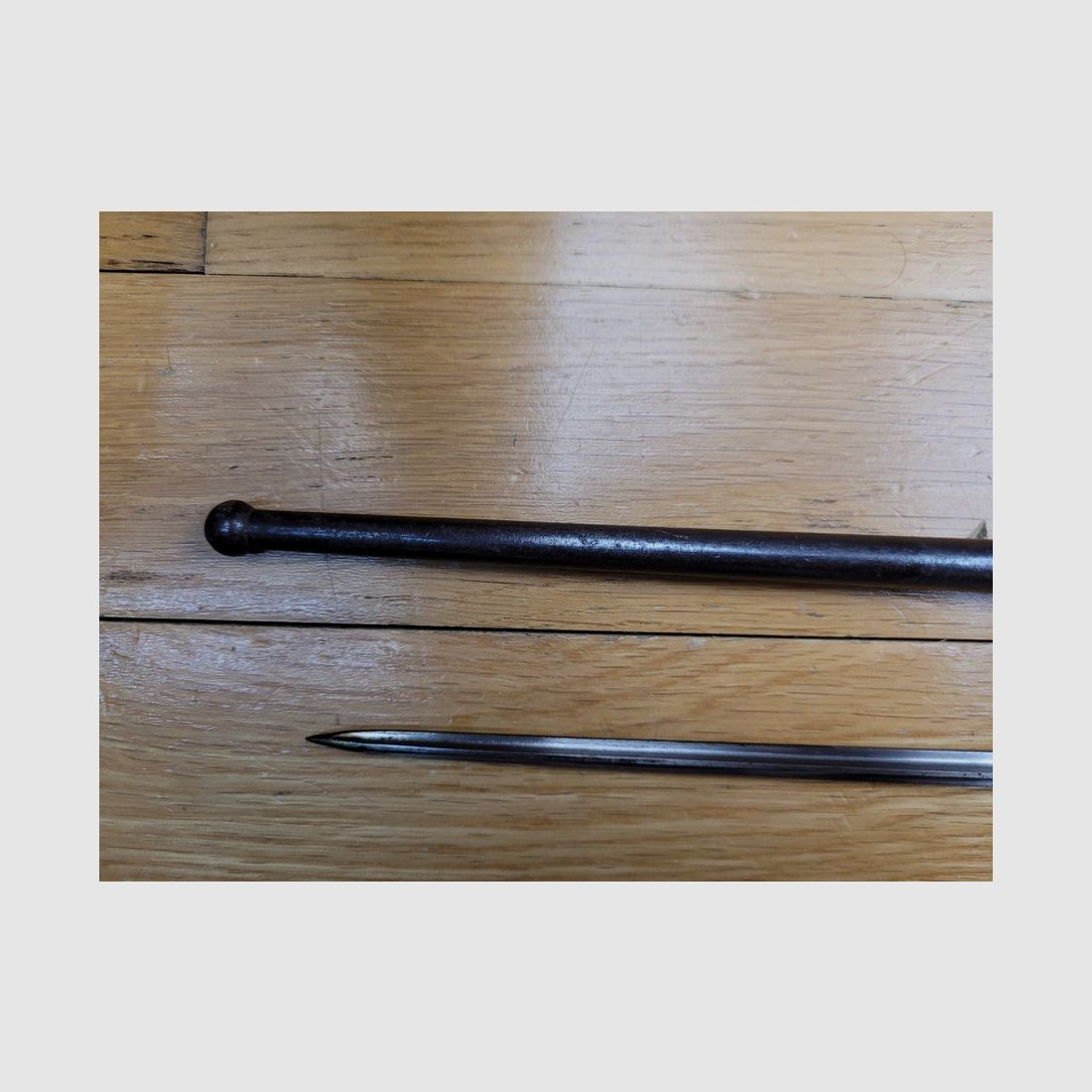 Französisches Bajonett 1886/93 mit Quillon – Lebel 1. Modell mit Quillon und langem Schaft – Scheide & Waffe mit Nummer – Ausgezeichneter Zustand, Bild 7 von 15