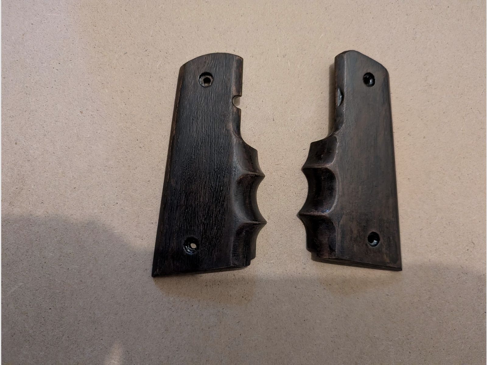 Combat Griffschale aus Holz für Colt 1911 (mit ein wenig Bearbeitung auch für Umarex 1911 oder andere Schreckschuss-Derivate geeignet)