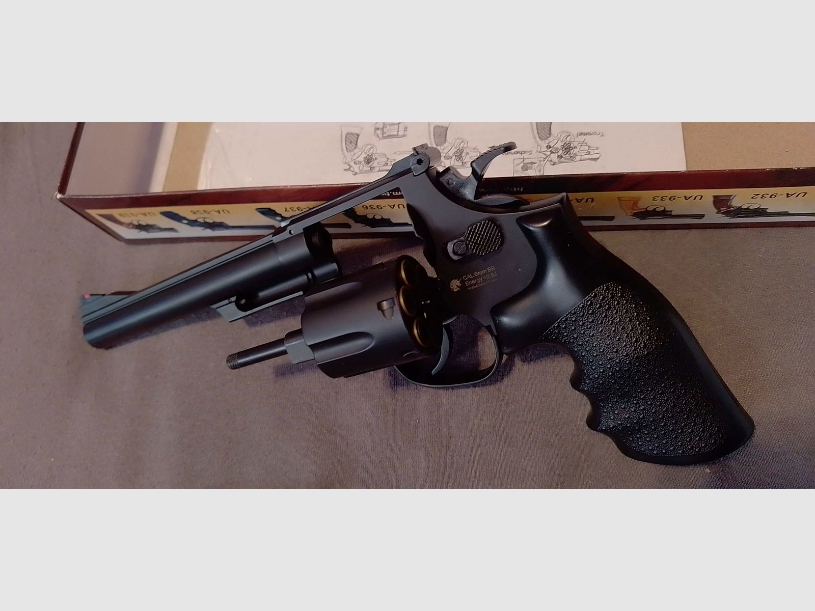 UHC M-19 6 inch revolver con extractor de casquillos, imagen 2 de 3