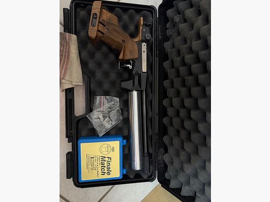 Feinwerkbau P30 mit sehr viel Zubehör 