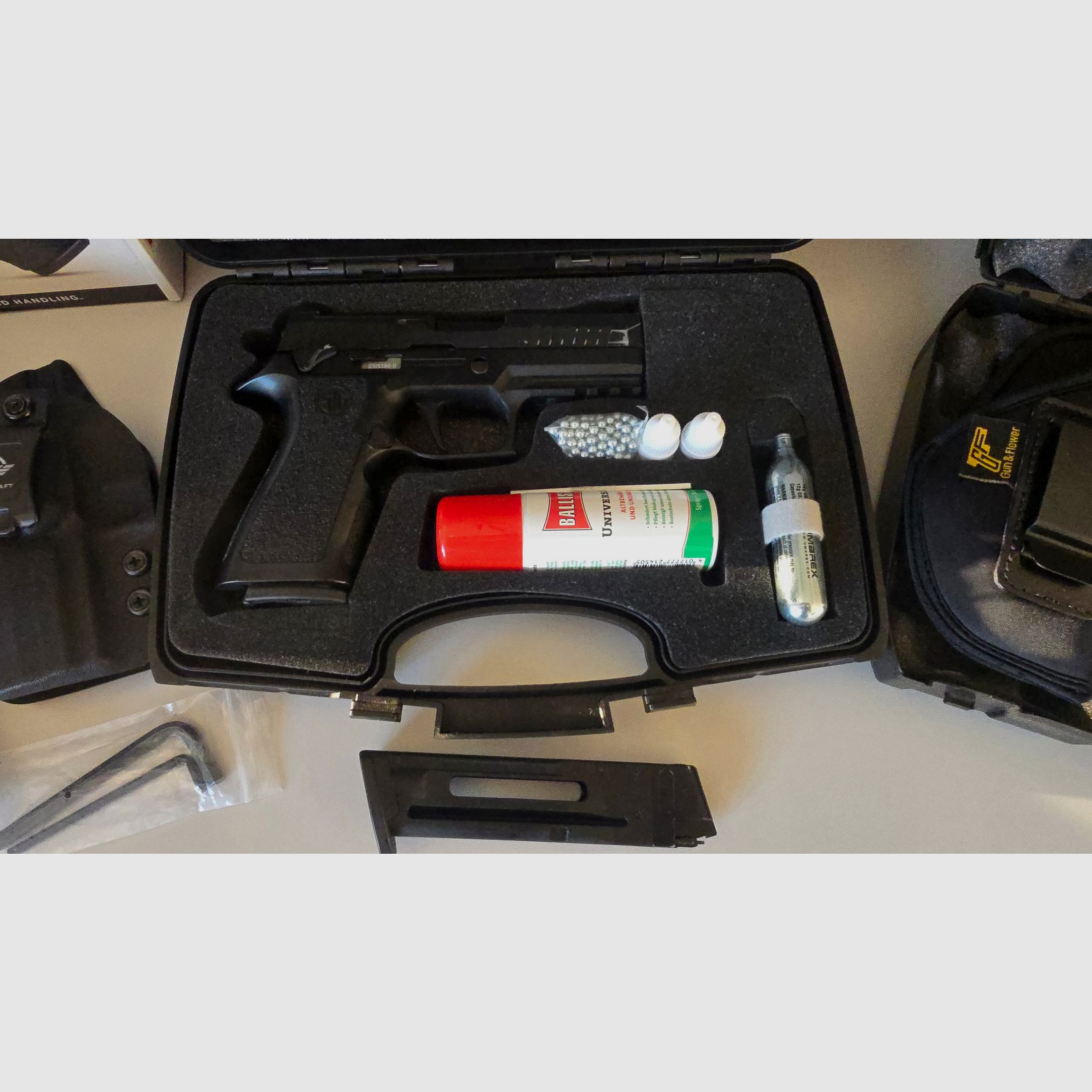 Sig Sauer zestaw - 4,5mm CO2 Sig Sauer P320 X Carry & P365 oraz akcesoria