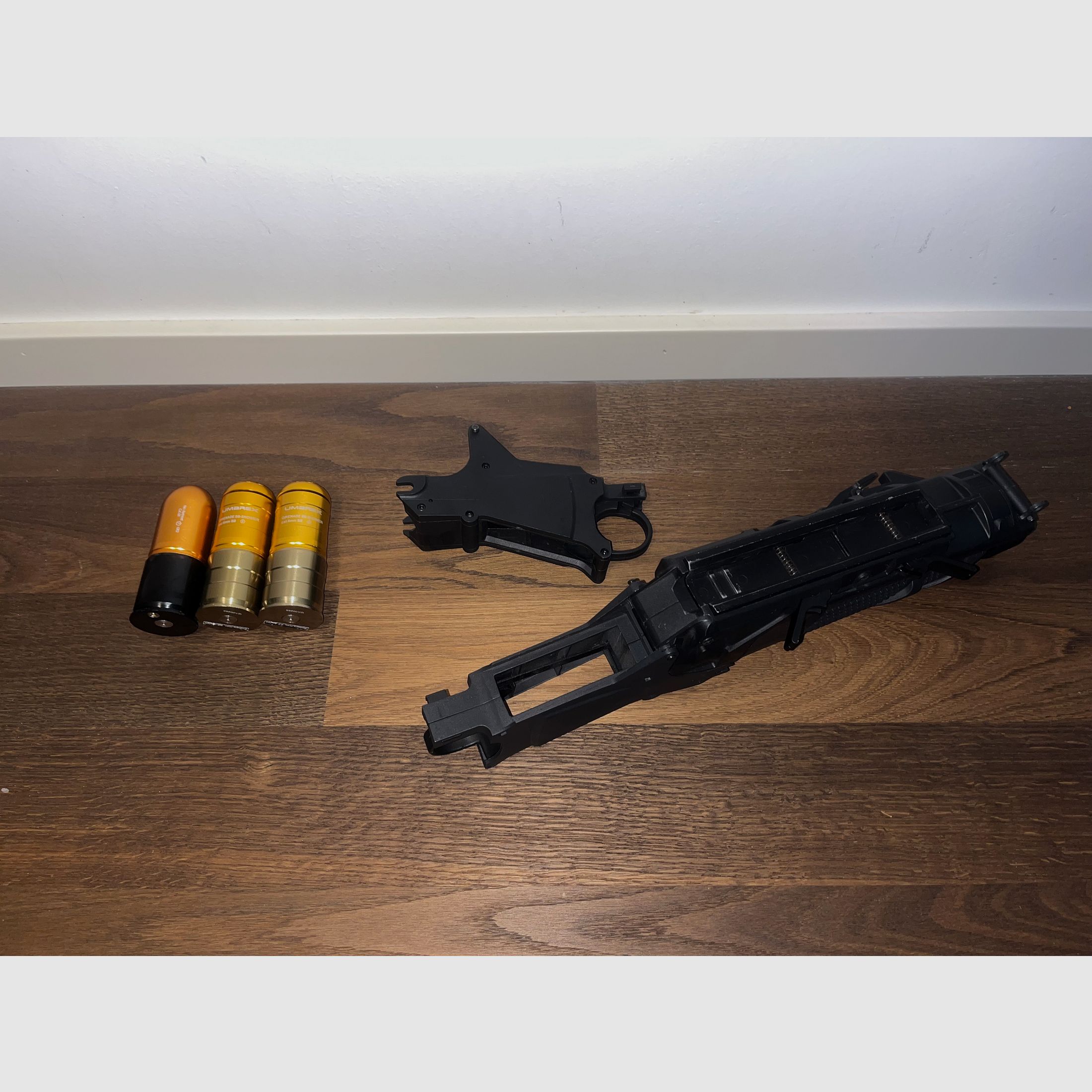 Tokyo Marui Scar-H mit Granatwerfer und passendem Zubehör