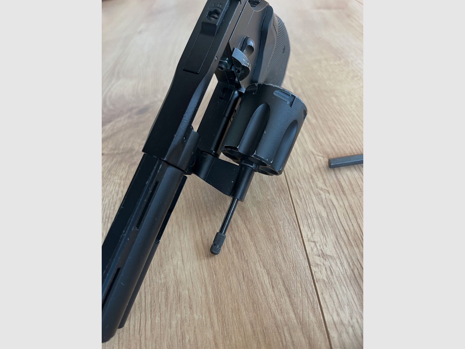 KWC .357 Python 4 inch Revolver Full Metal CO2 6mm