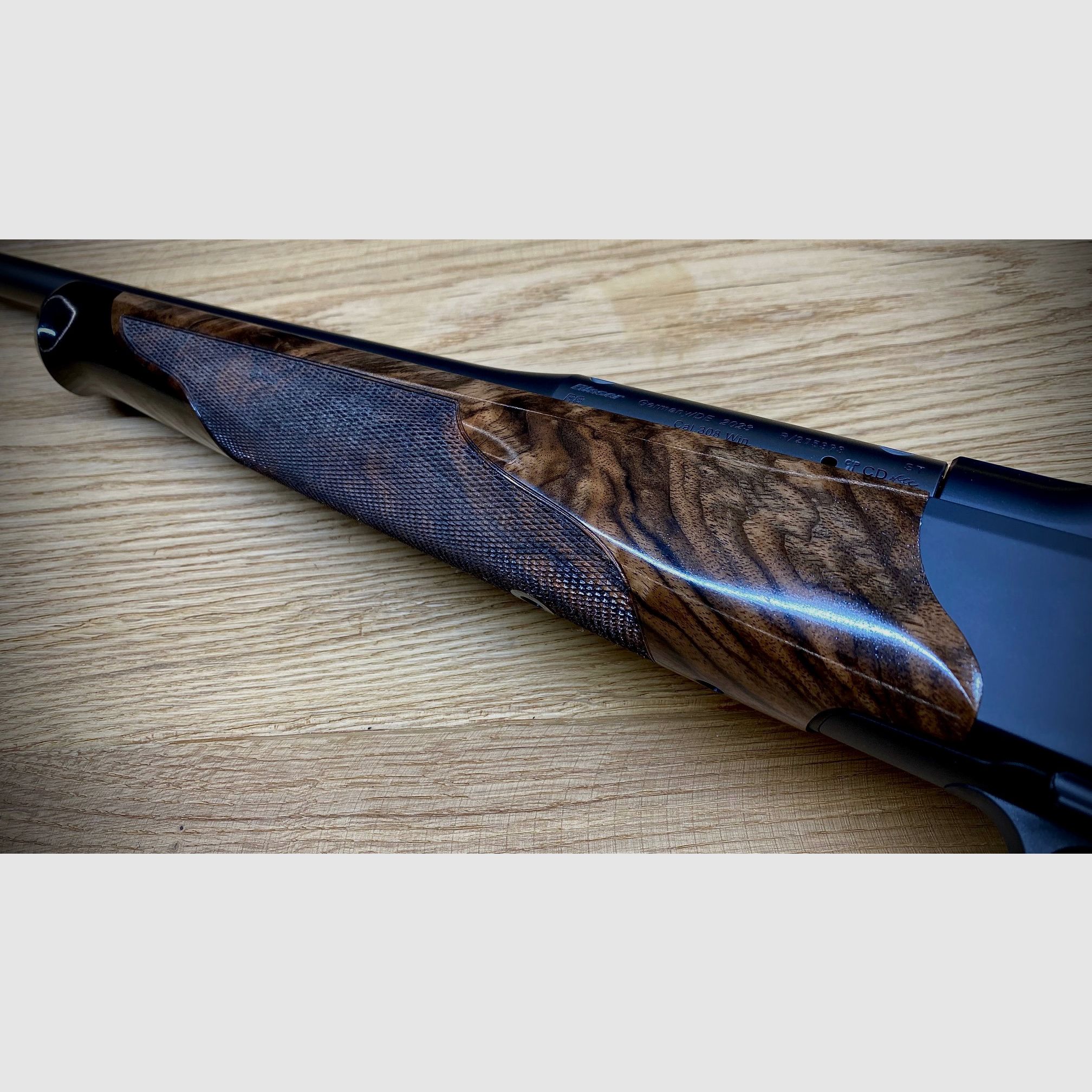 Blaser R8 Success / Holzklasse 10 / Kaliber u. Lauflänge nach Wahl / absolute TRAUMWAFFE