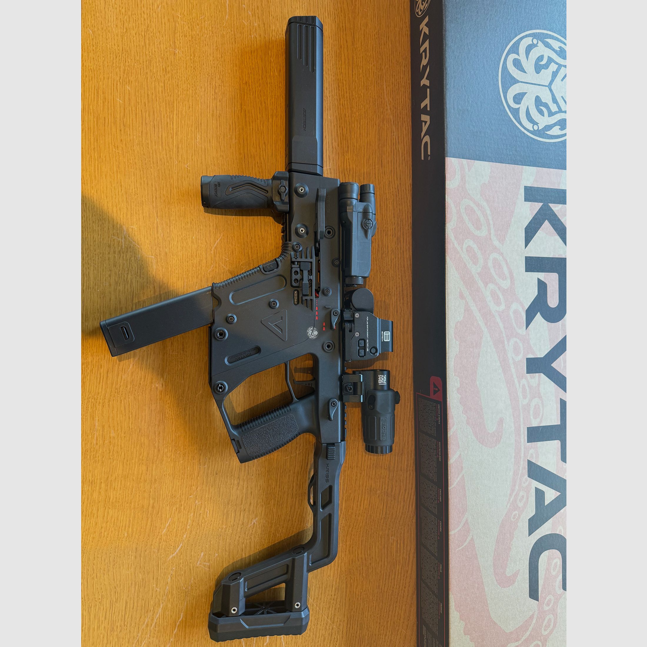 Krytac Kriss Vector Airsoft S-AEG (schwarz) + Ausrüstung