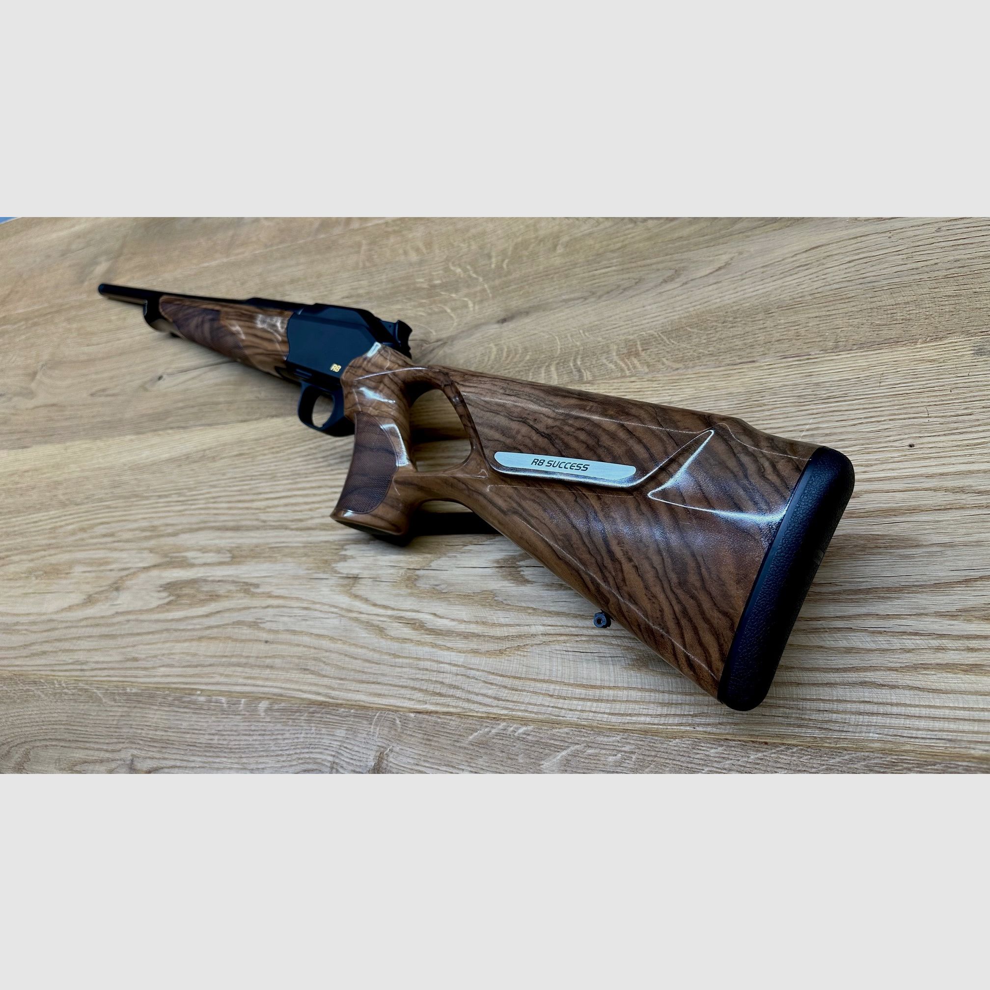 Blaser R8 Success / HK 4 / Lochschaft / gekürzter Lauf / M15x1 / Kaliber nach Wahl / AH Kammergriffkugel