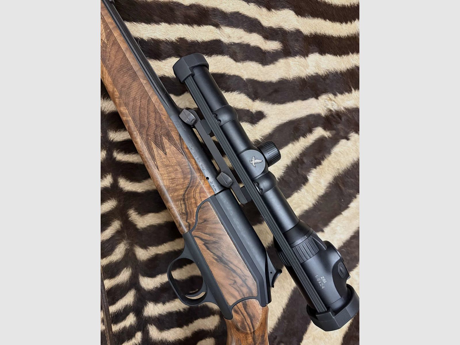 Carabina Blaser R93 Luxe cal.300wm – ca.65cm fluted – Z6i 1-6×24, immagine 4 di 11