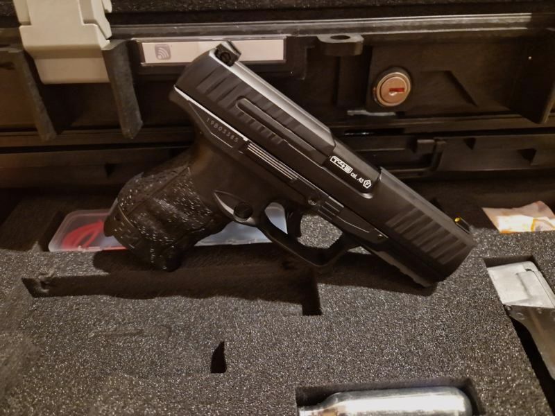 RAM-Kurzwaffen-Sammlung, Walther P99;   Glock 17 GEN5;   Colt Revolver 