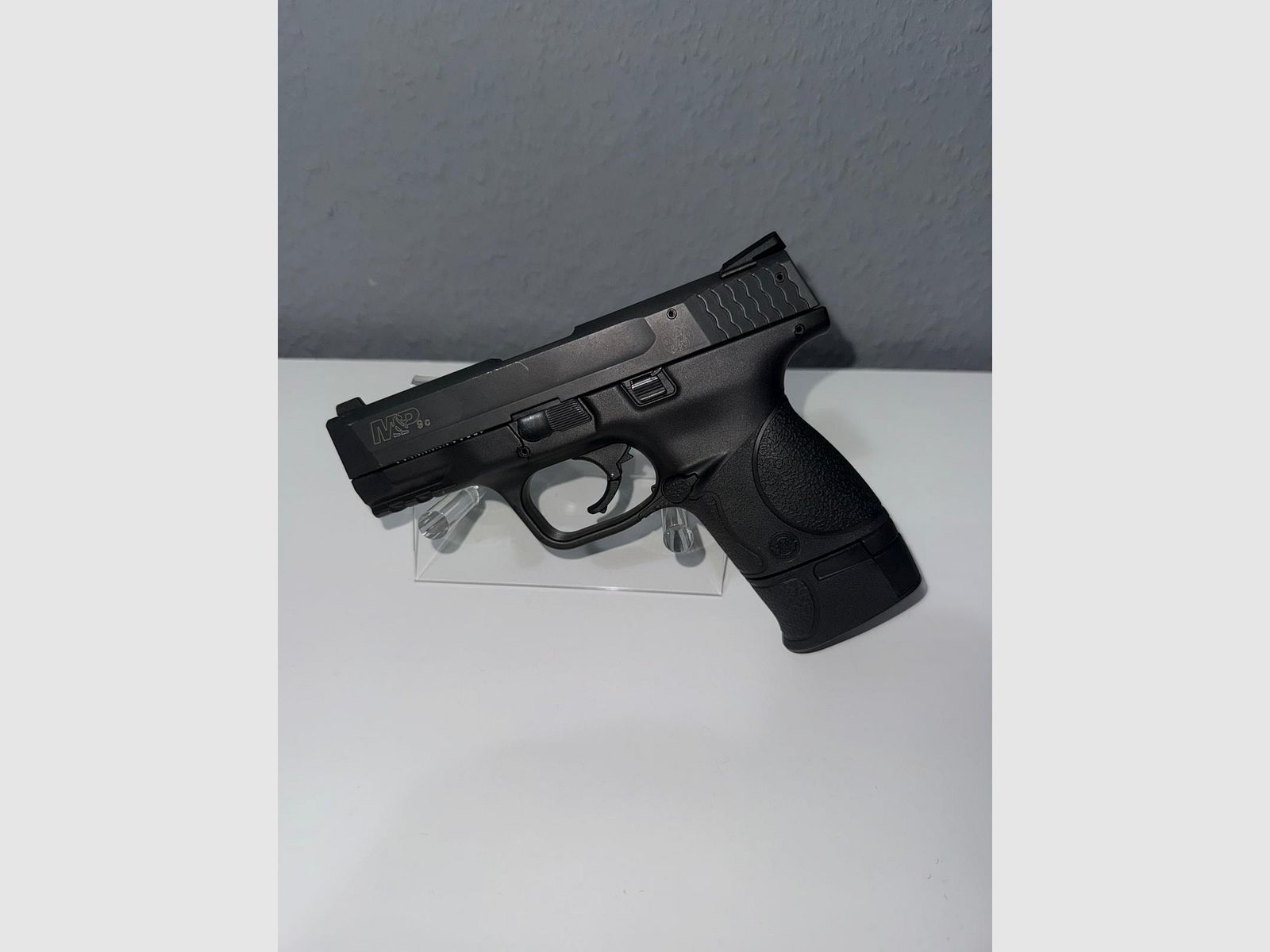 Smith & Wesson M&P9c pistola a salve, immagine 1 di 3