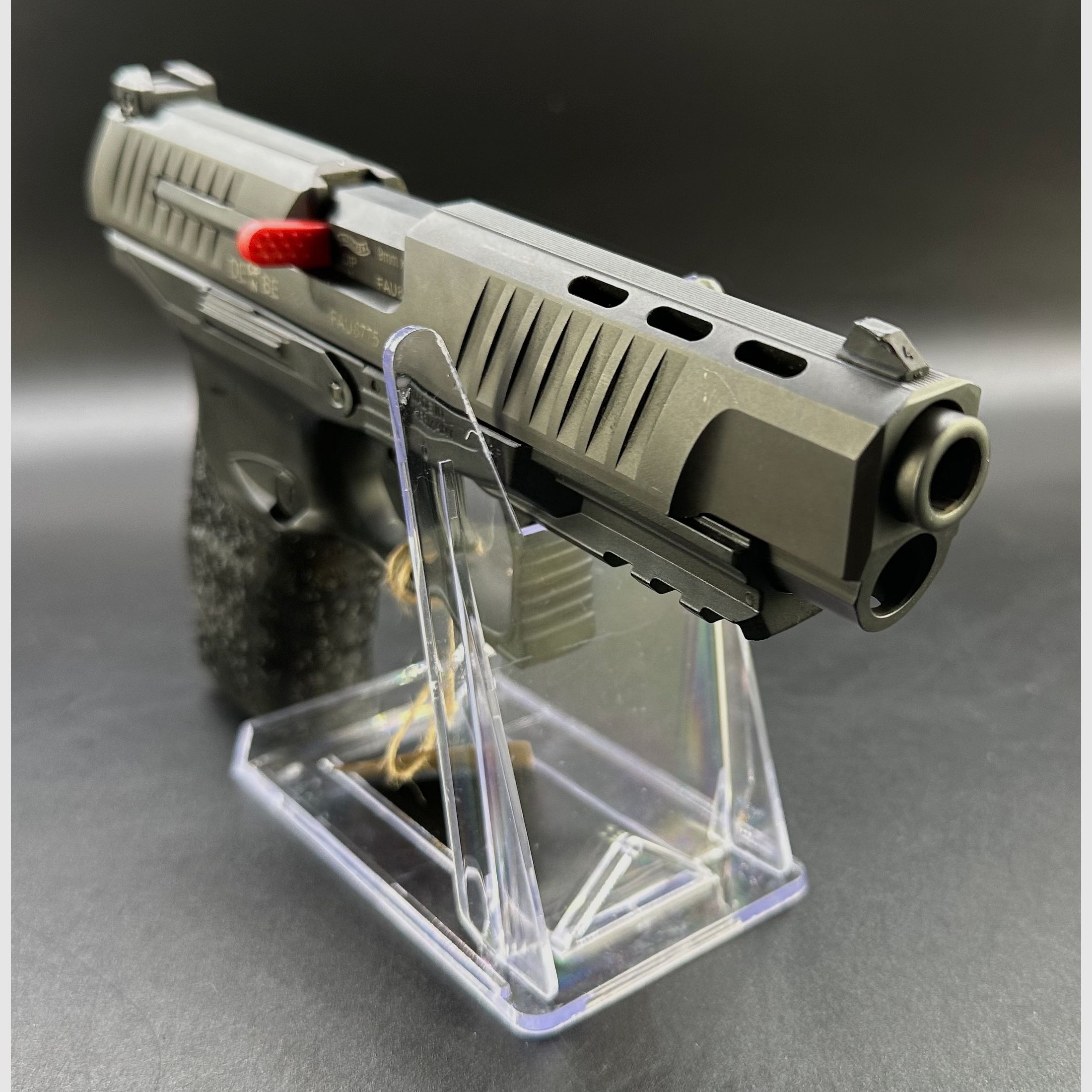 Demonstration weapon Walther semi-automatic. Pistol PPQ M2 9x19 5" 15R 9mm Luger