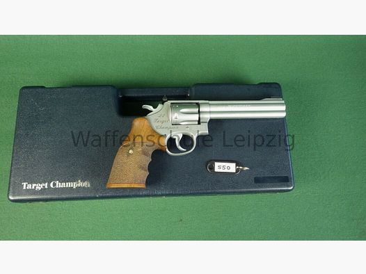 Smith & Wesson	 617 Target Champion