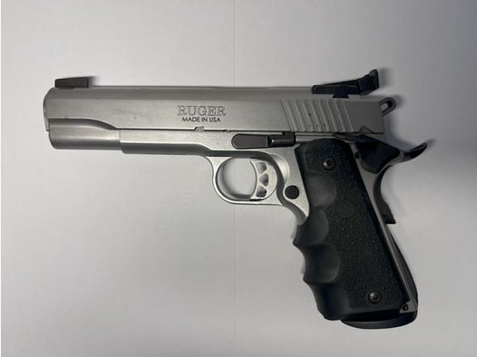 Pistole Ruger SR1911 in .45ACP mit sechs Magazinen