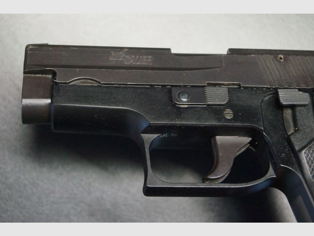 Sig Sauer P225, image 4 of 5