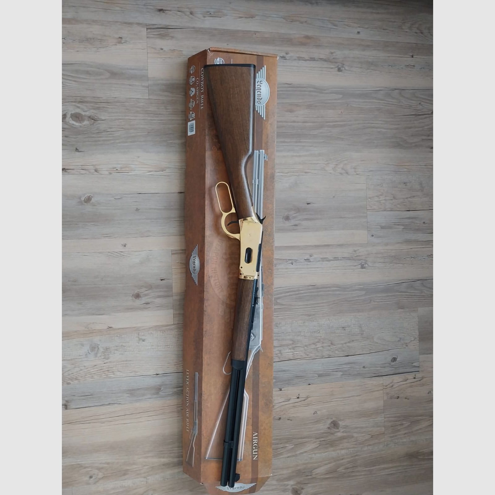 Rifle Cowboy Legends acabado dorado 4,5 mm BB Co2 + 20 cápsulas de Co2 + 1500 BBs 4,5mm