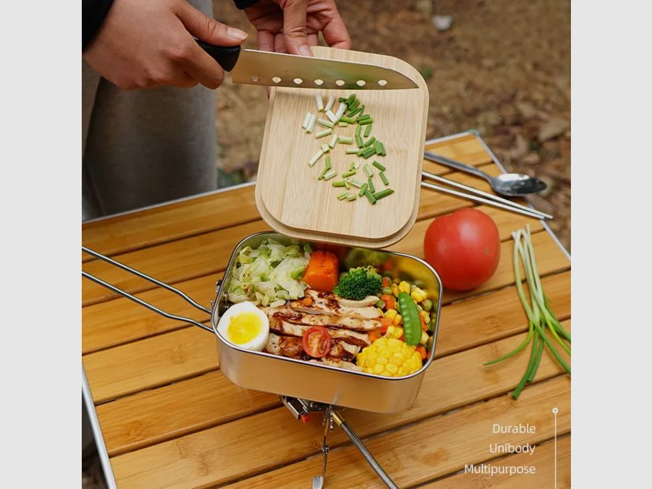 Stainless steel lunch box with bamboo cutting board