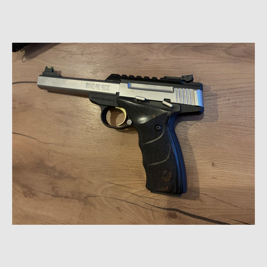 Browning Buck Mark Stainless UDX .22lr z szyną Picatinny