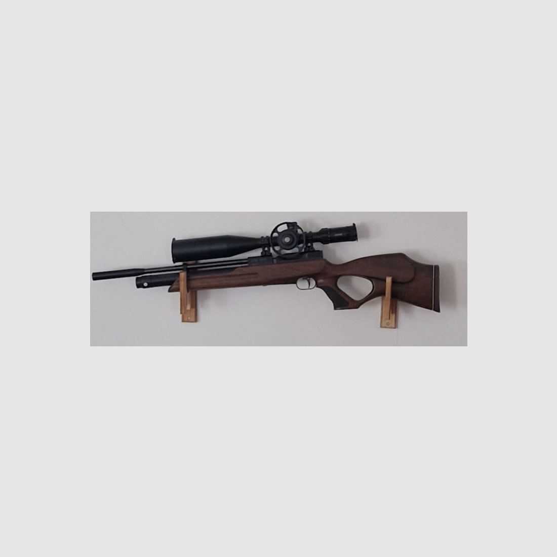  Weihrauch HW 100 T Pressluftgewehr  Kaliber: 4,5 mm | Schaft: Holz Lochschaft    Hawke Sidewinder 30 SF 6-24x56 20x Half Mil Absehen
