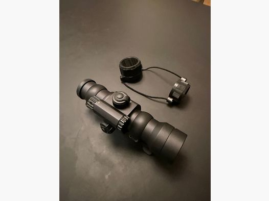 Aimpoint Leuchtpunktvisier 9000 SC con montaggio a sella Blaser