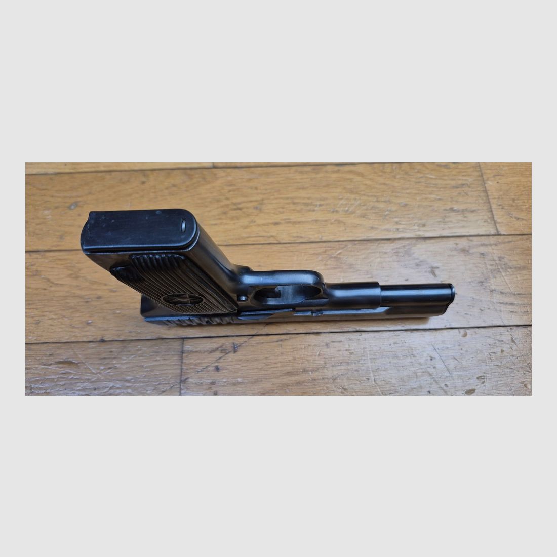 Schöner Tokarev TT-33 Pistol – Sowjetische Waffe von 1945 – Kal. 7,62TT – Arsenal von Ijevsk – Ausgezeichnete Erscheinung ohne Gebrauchsspuren – Sehr gute Mechanik – Wunderschöner Lauf – Originale Griffschalen – TBE+, Bild 8 von 23