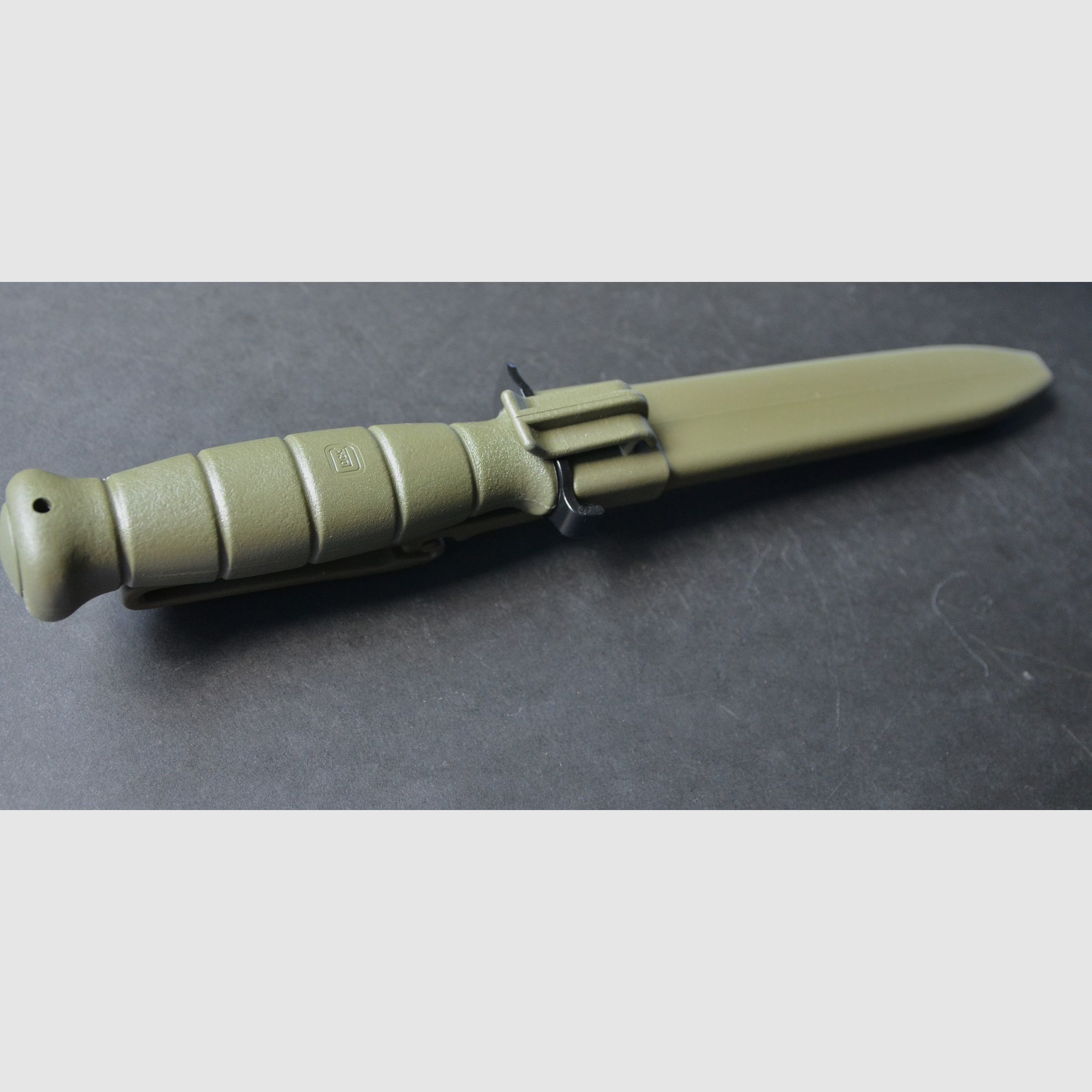Glock Feldmesser FM 81 oliv – Militärisches Mehrzweckmesser