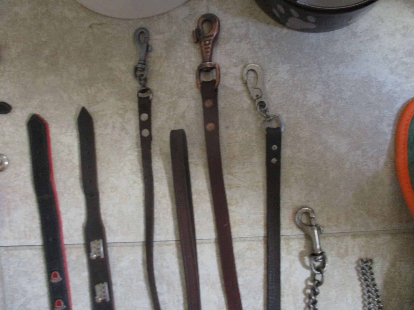 Hundezubehör, Leinen, Halsbänder, Kleidung, Näpfe...