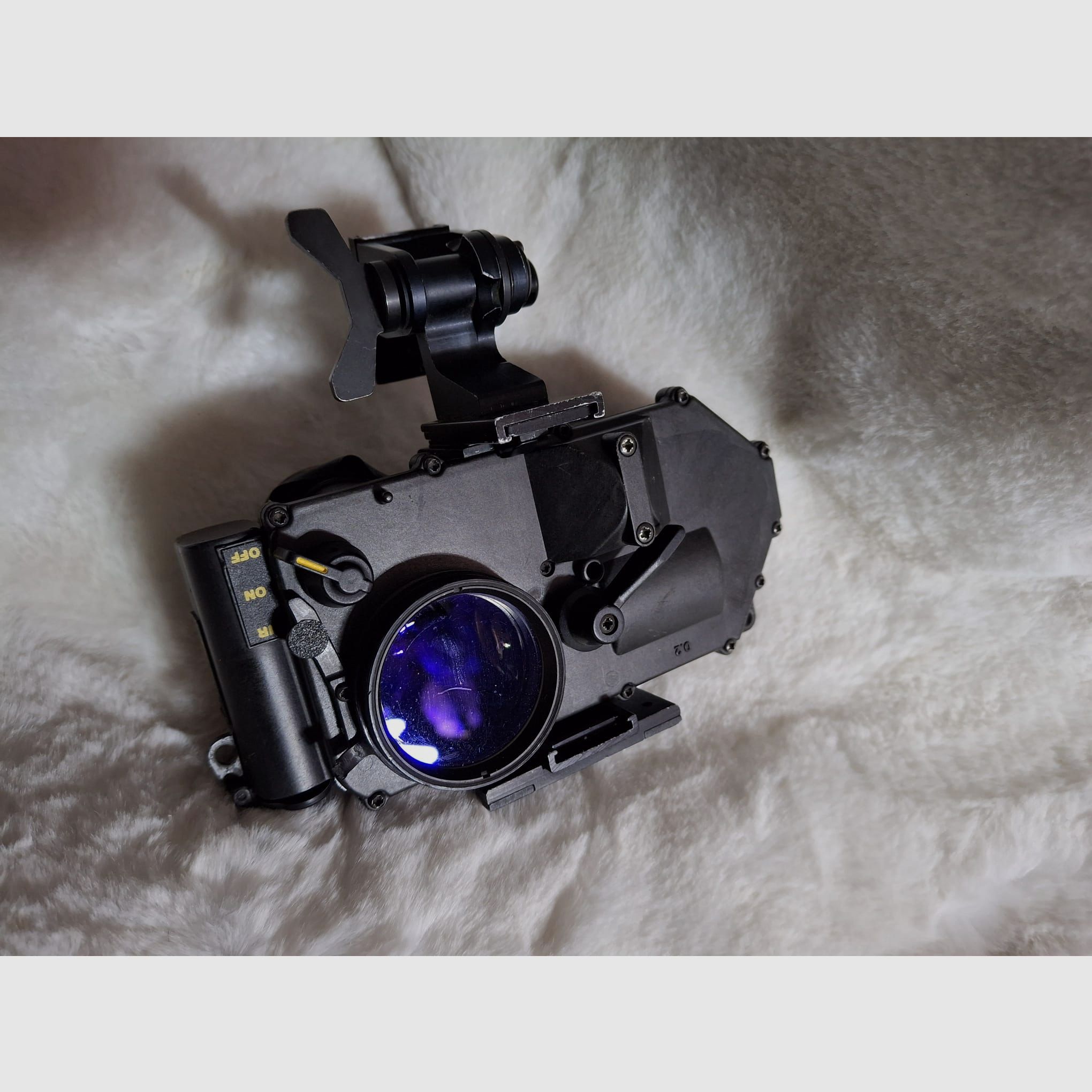 Nachtzichtversterker met helm- en hoofdbevestiging