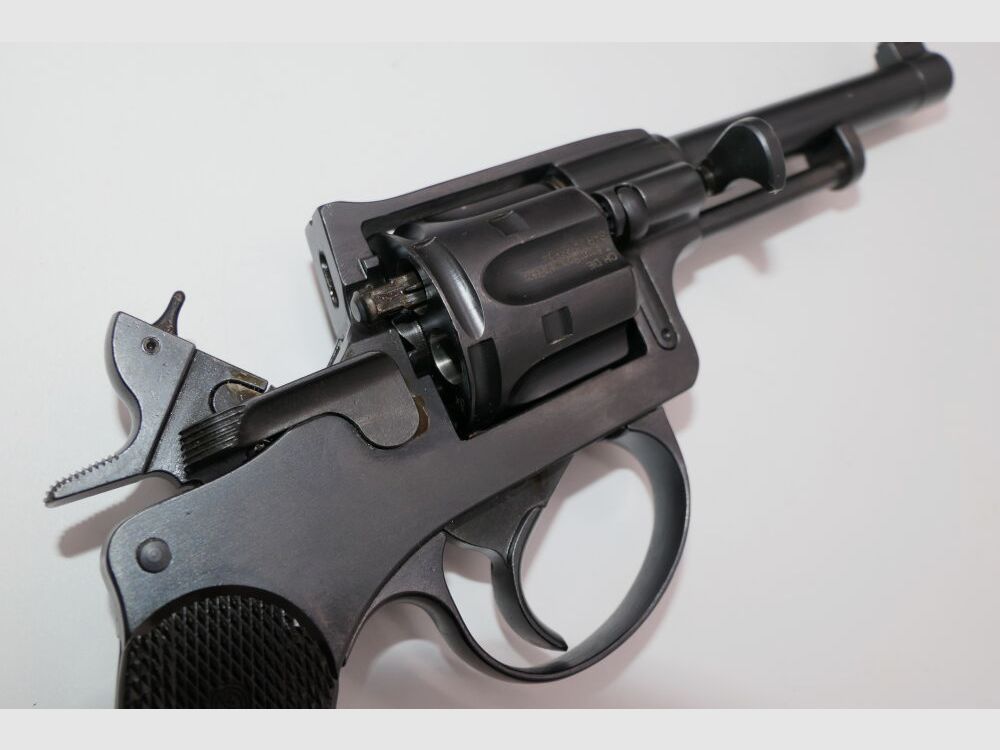 Fábrica de armas de Berna Revólver Suizo Ordinanza Mod.1929 en calibre 7,5. Incl. accesorios