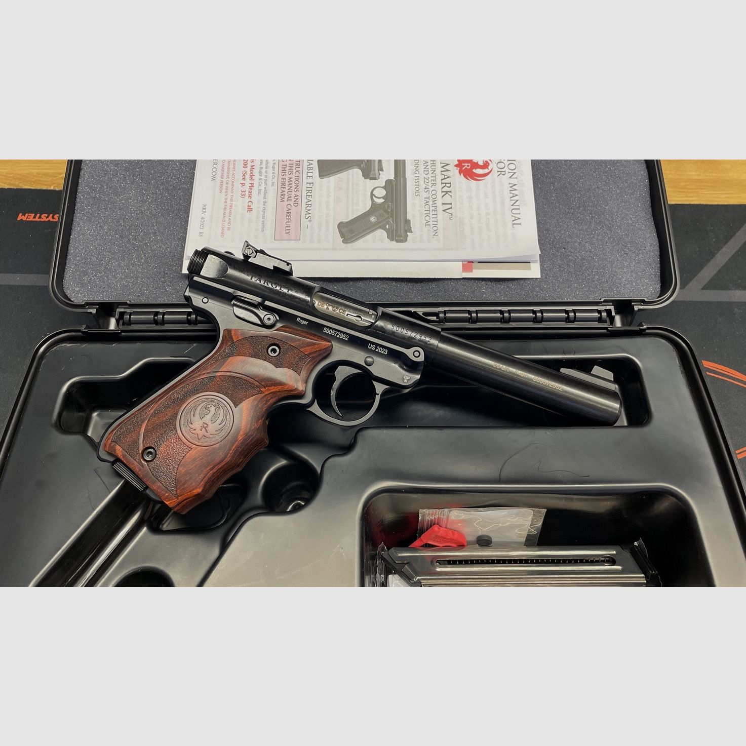 Ruger MARK / MK IV Target 5,5" mit Holzgriff im Kaliber .22lr