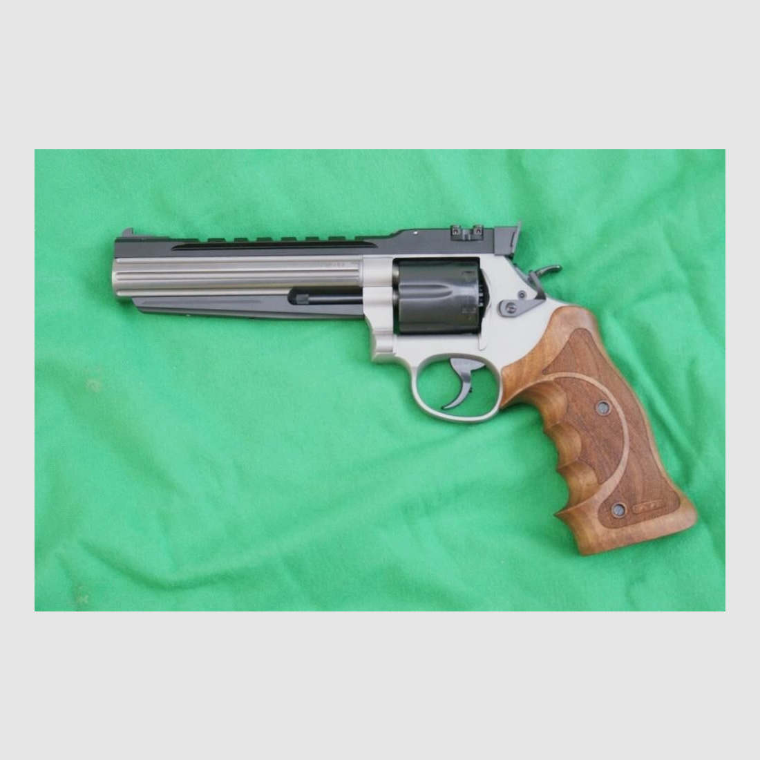 Smith & Wesson	 686 Club 30 ,kanneliert