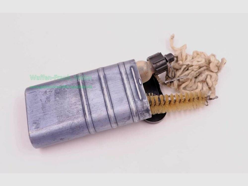 Diverse manufacturers military cleaning equipment