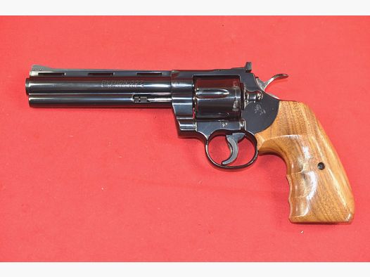 #8269 REWOLWER COLT PYTHON, ROK 1979, Kal. 357 Mag. / .38 Spl
