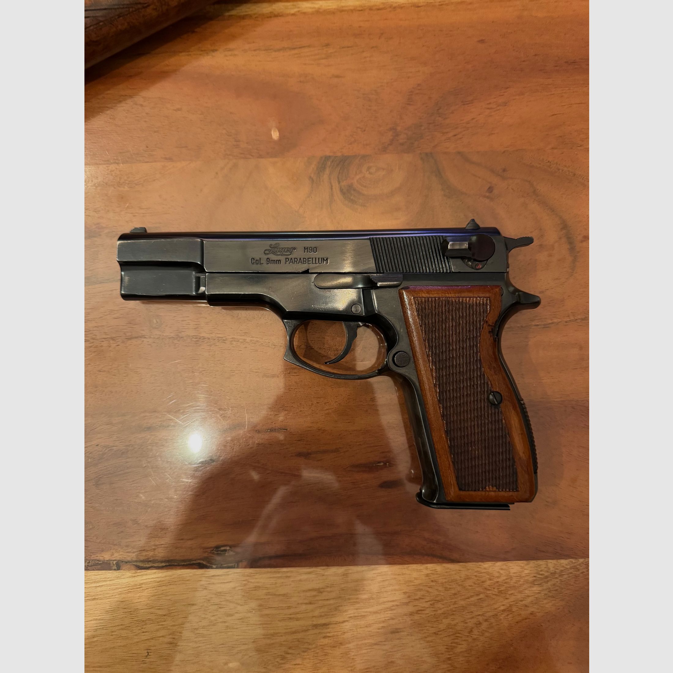 Luger M90 FEG P9R lijkt op Browning HiPower, afbeelding 2 van 4