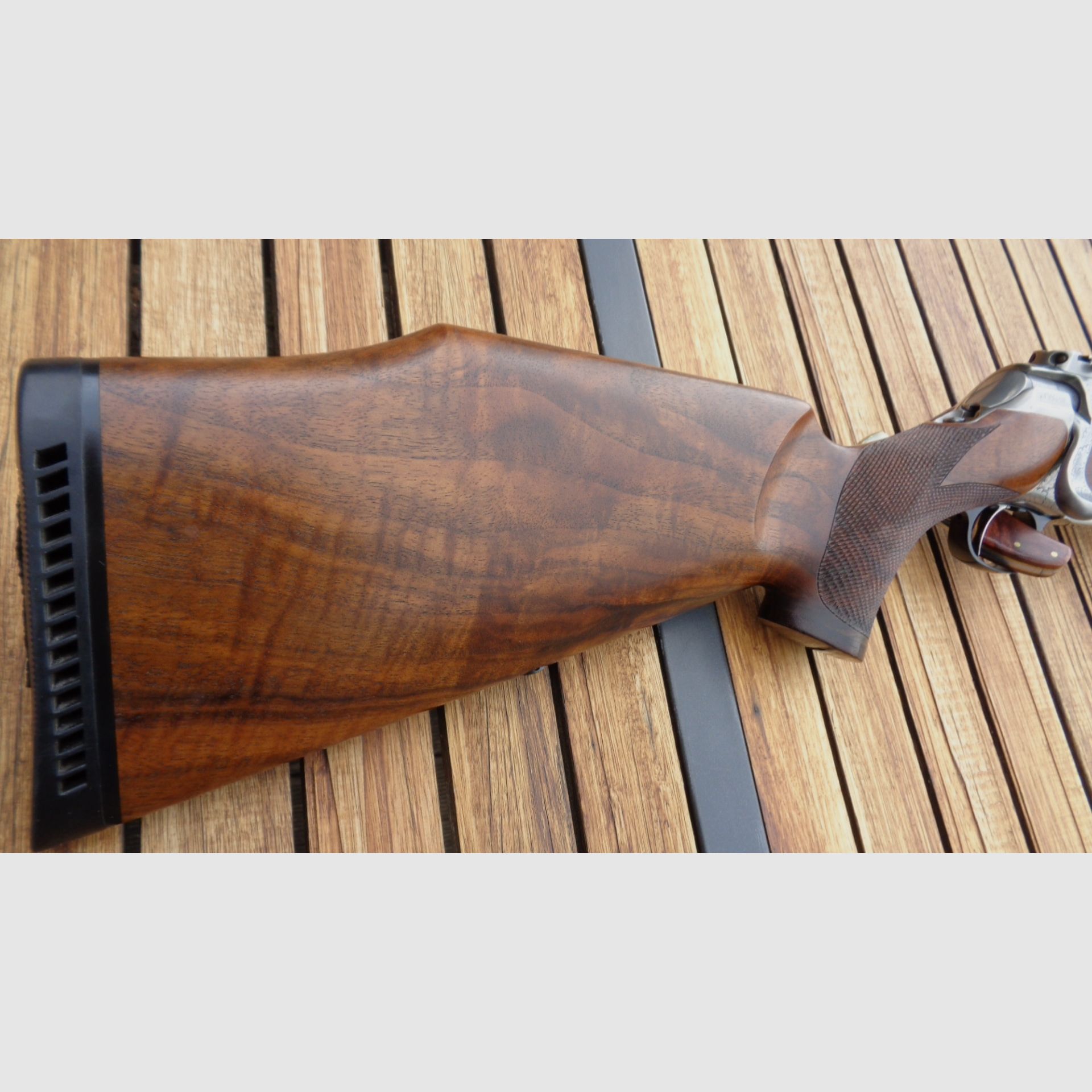 Sauer 202 .375 H&H Europa Luxus E nitriertes Stahlgehäuse Eichenlaub-Gravur ausgesuchtem Nußbaumholz