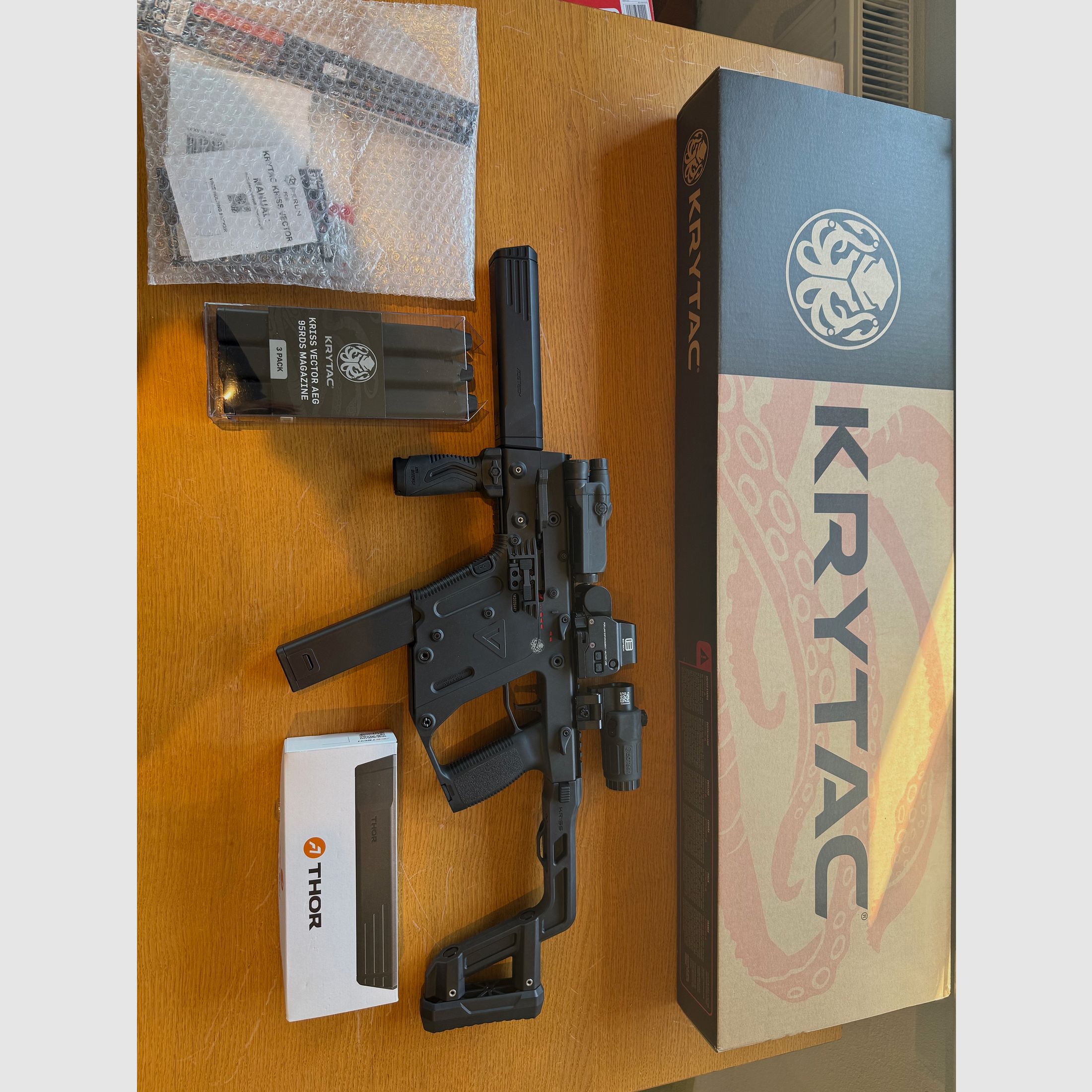 Krytac Kriss Vector Airsoft S-AEG (schwarz) + Ausrüstung