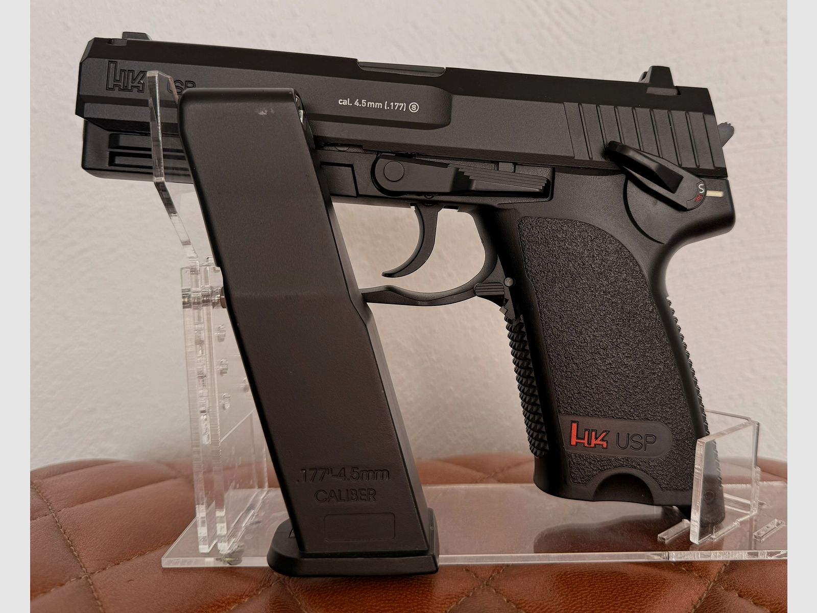 Heckler & Koch USP 4,5 mm BB Co2-Pistolet z Blowbackiem