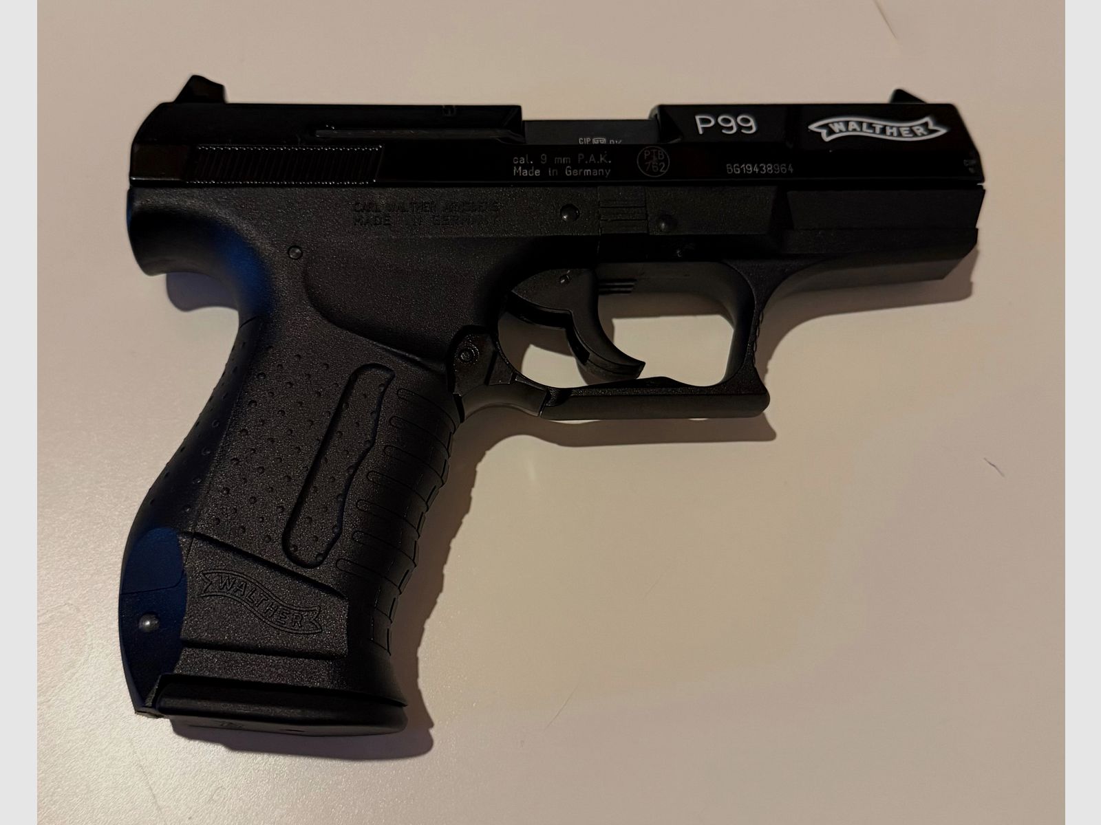 Walther P99 P.A.K. Schreckschuss Gas negro mate y pintado en ALTO BRILLO original