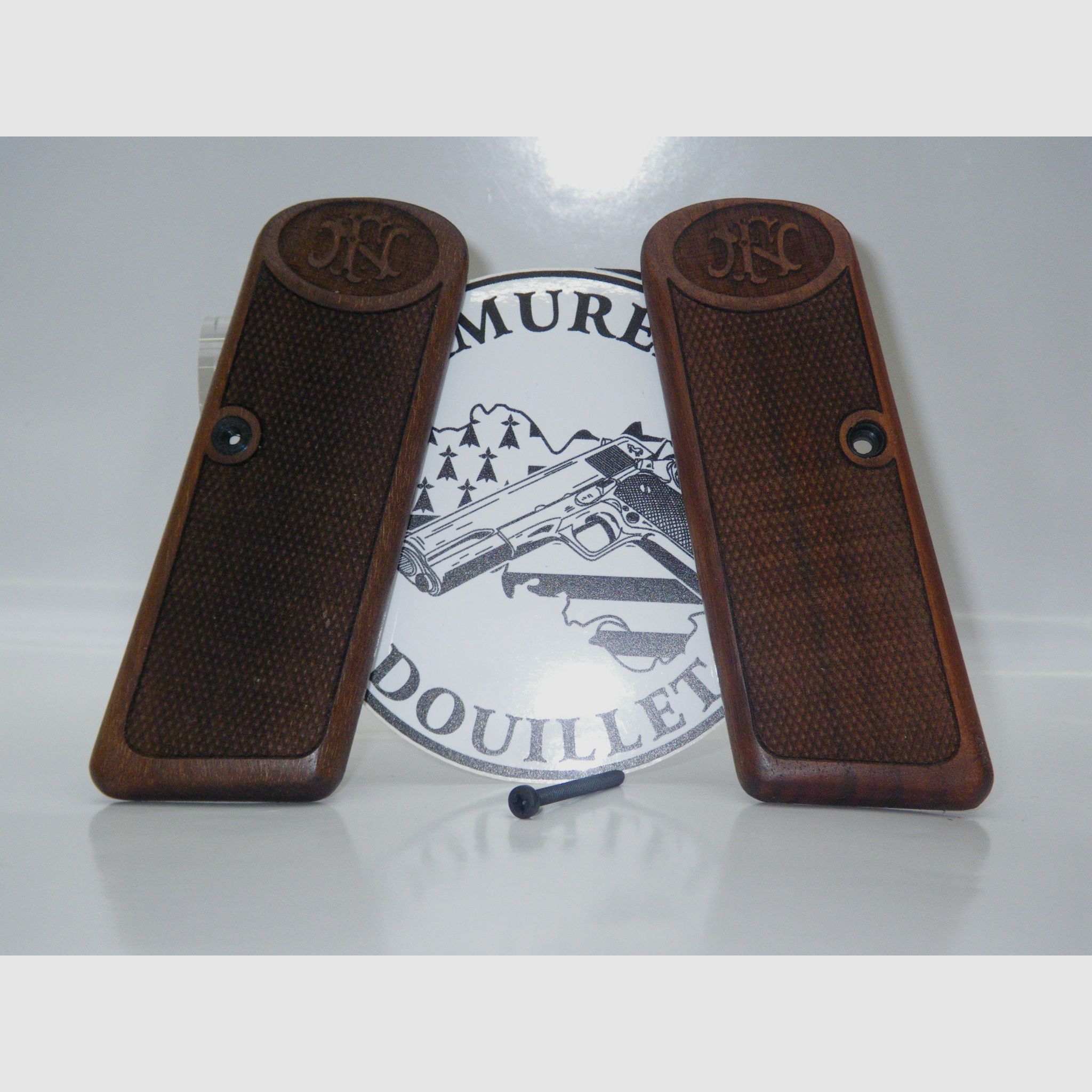 Riffelholzgriffschalen für Pistole Browning 1910/22
