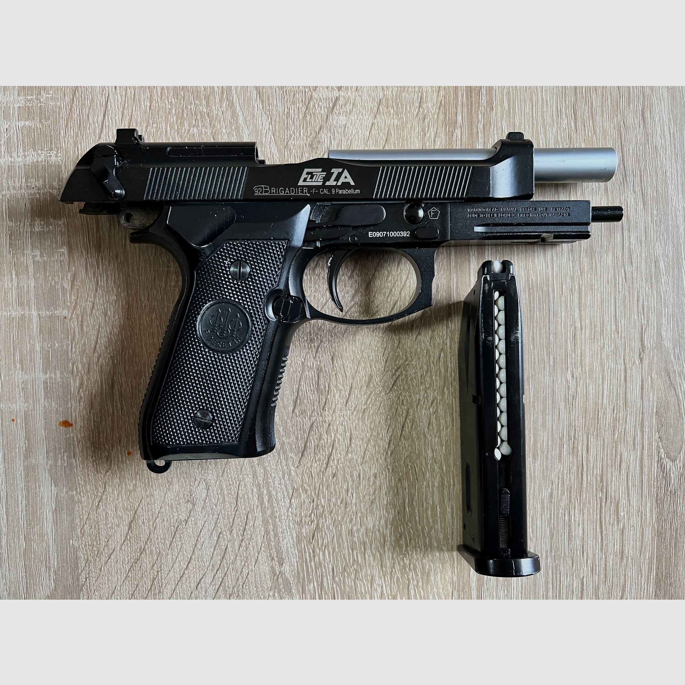 KJW Airsoft Elite IA M9a1 Beretta