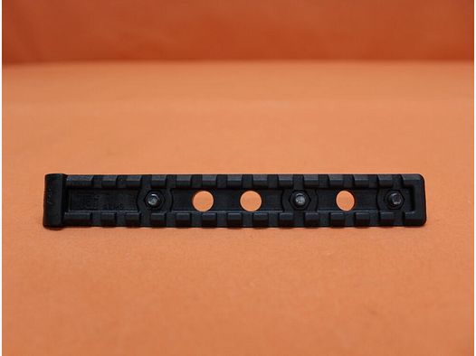 CAA Tactical AR-15: Riel Picatinny TDI Polímero Negro (PR-A)/ Distancia entre agujeros del riel Picatinny 19mm/ Ø9,5mm