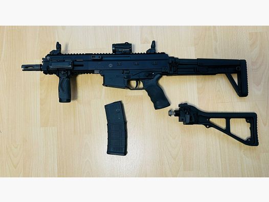 B&T APC 223 con accesorios
