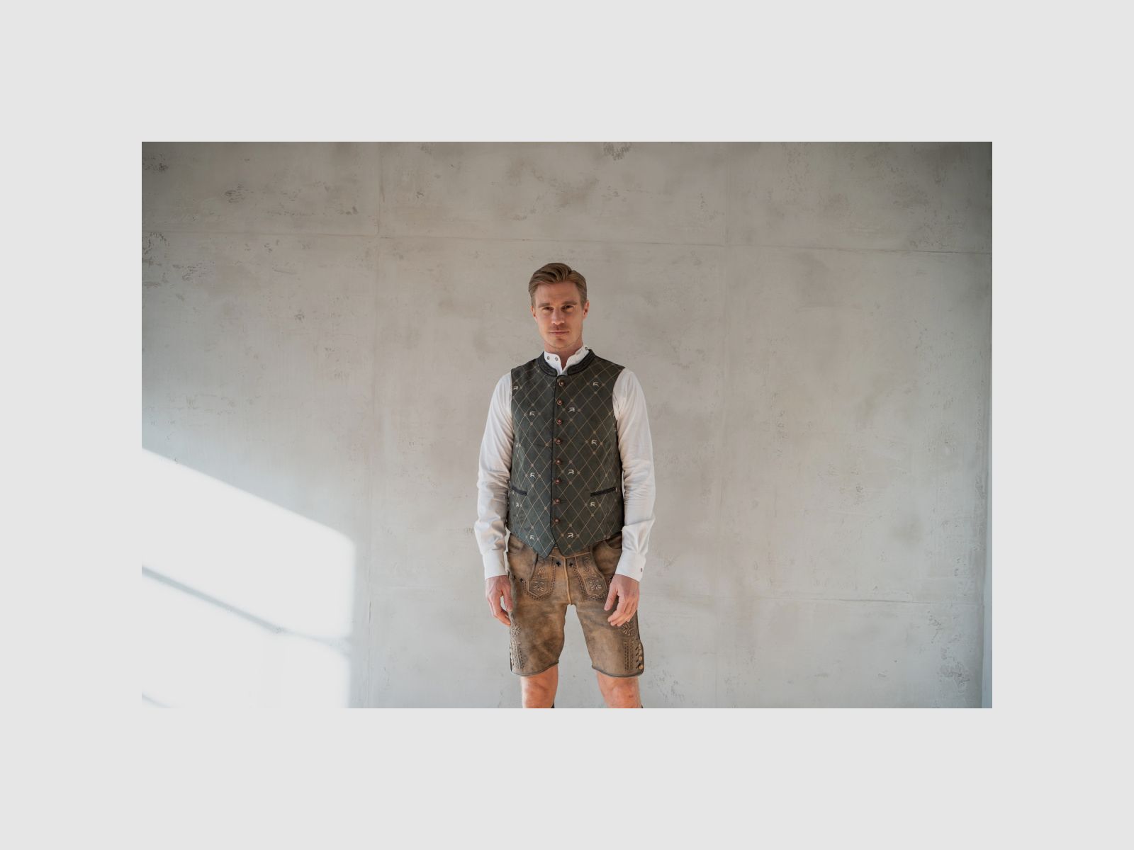 OS TRACHTEN Men's Vest Stand-Up Collar with Embroidery, 2 Pocket Flaps Olive