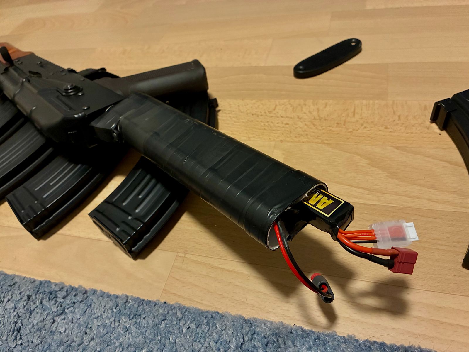 BEGADI AKM GEN-5 SPORT S-AEG Airsoft Softair + 8 Magazine / 11V Akkus, Ladegerät, BBs