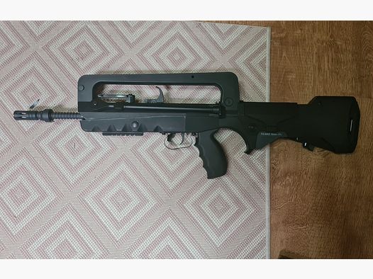 Famas F1