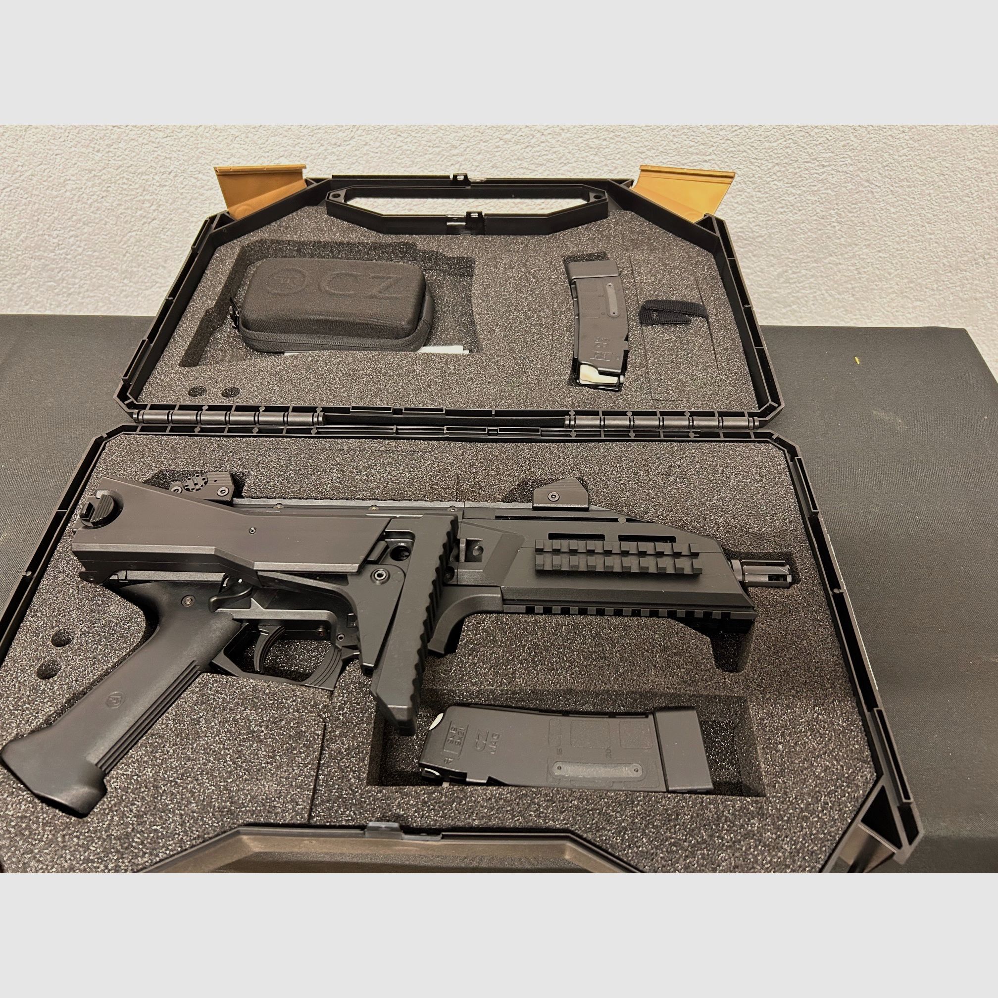 CZ - Pistolet Scorpion Evo 3 S1 9mm Luger incl. 2 chargeurs Neuf !!