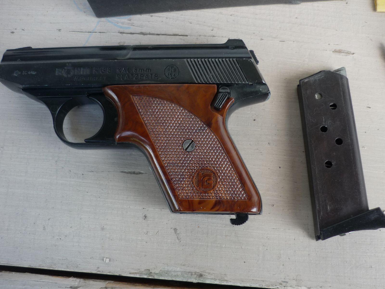 Samopowtarzalny pistolet sygnałowy RG8 Röhm pistolet alarmowy