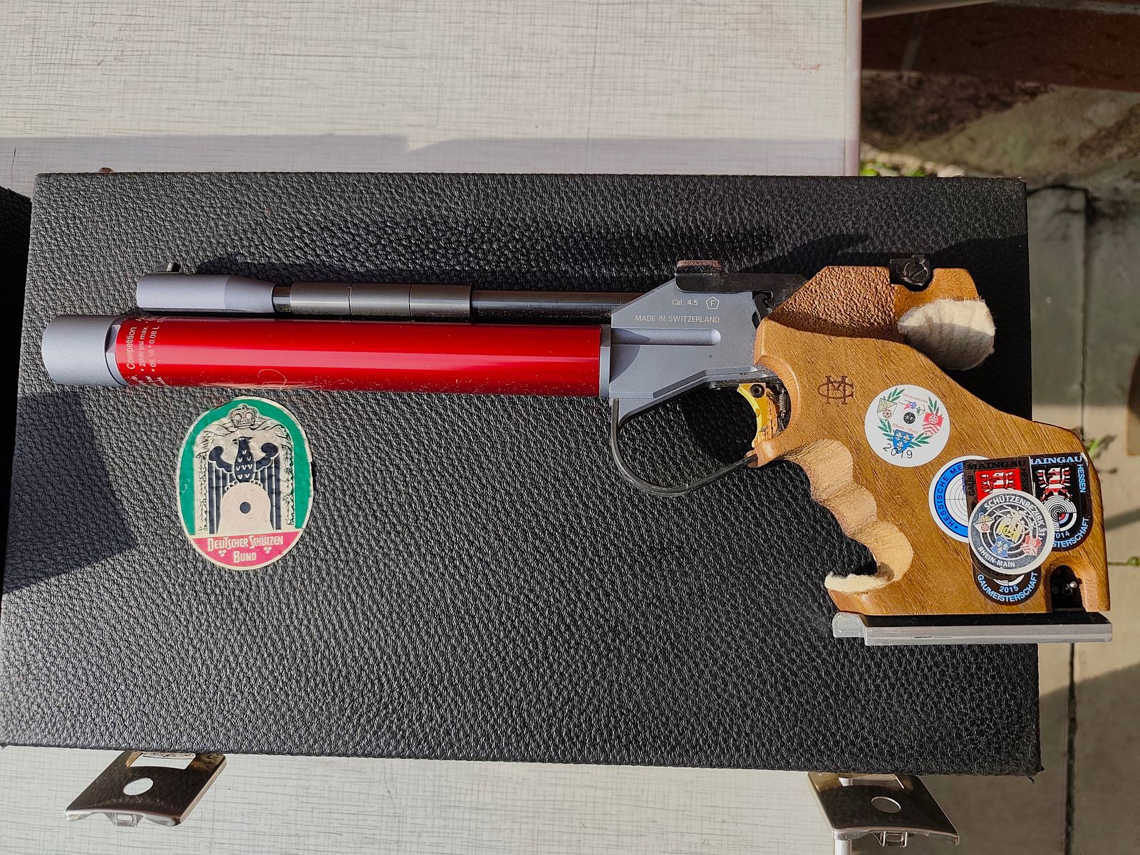 Morini C. ARM 162 E – rok produkcji 1994 – wczesny elektroniczny pistolet pneumatyczny do strzelania z historią