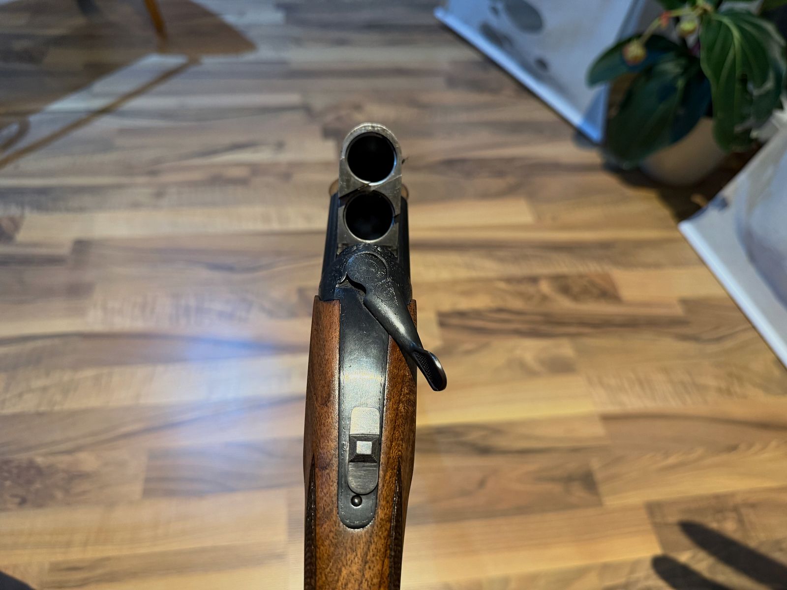 Lames Bockdoppelflinte im Kaliber 12/70 Einabzug mit Umschalter / Schwarze Basküle mit Gravuren / TOP!