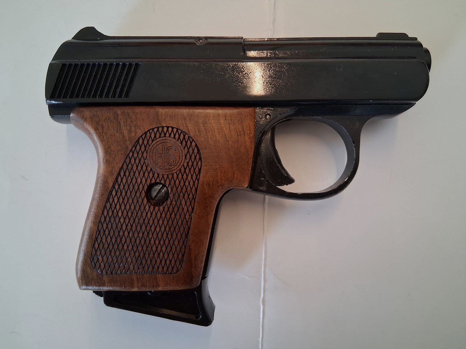 Sammler aufgepasst !!! HS Mod. 5A "G" Holzgriffschalen, Ersatzmagazin, TOP Zustand, ungeschossen